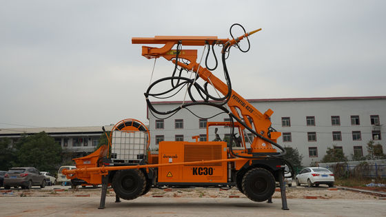 Contrôle entièrement hydraulique concret de la machine KC3017 de pulvérisateur de mélange à eau 400 millimètres de garde au sol